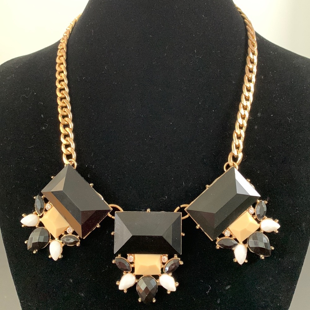 Charming Charlie statement necklace